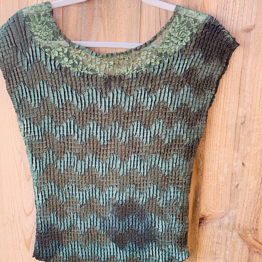 Nicola top  green